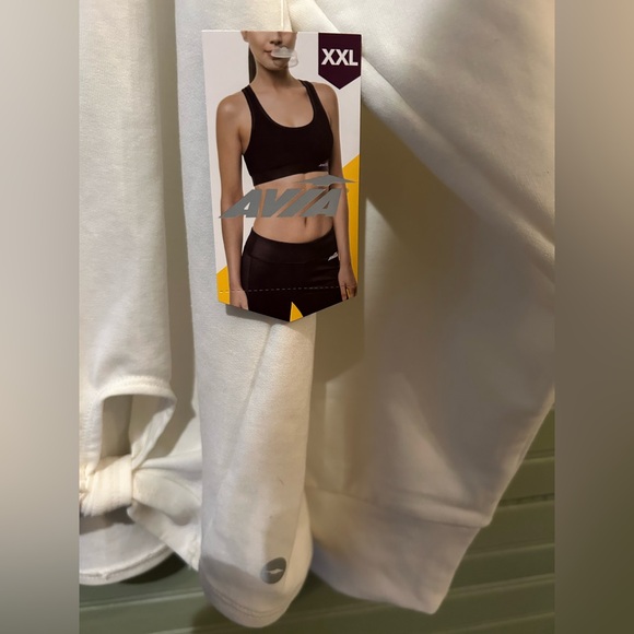 NWT Avia Women's Stylish Workout White Sweatshirt Size XXL - Picture 3 of 9